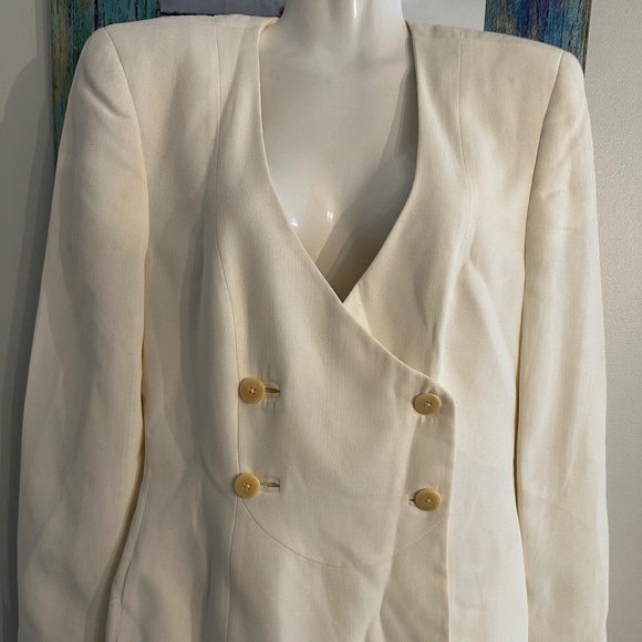 A GIORGIO ARMANI WHITE JDOUBLE BREASTED JACKET - Picture 1 of 7